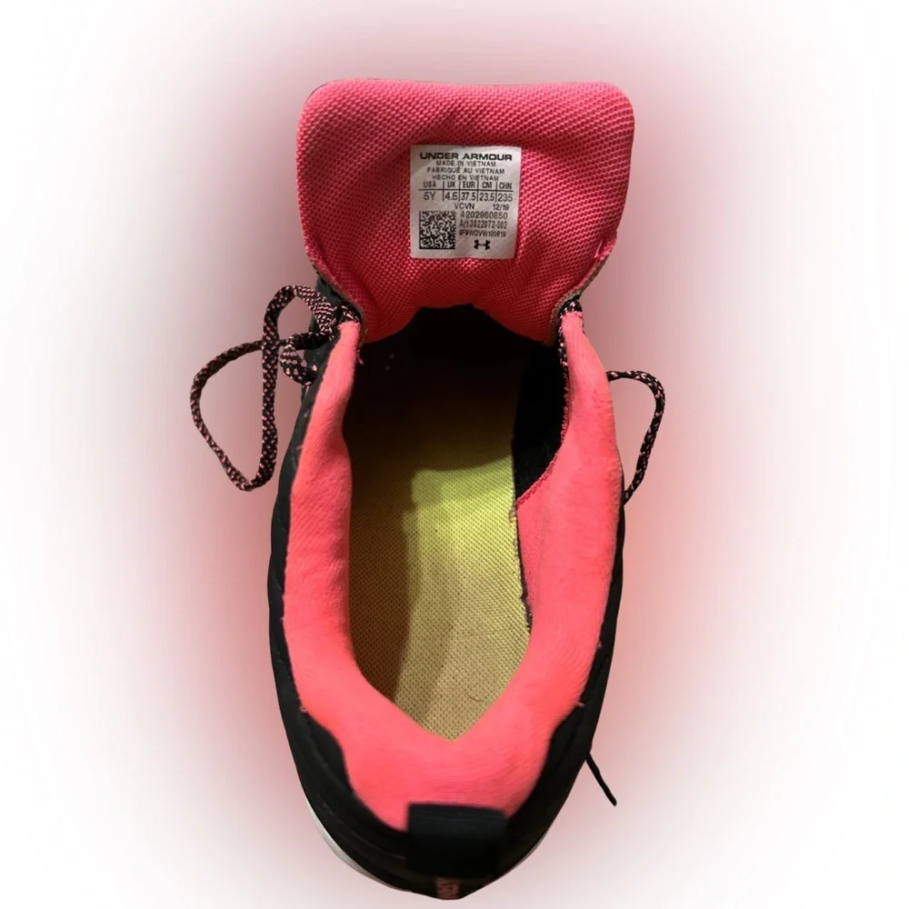 Under Armour Kids 5Y  Black and Pink Cleats - Picture 7 of 13